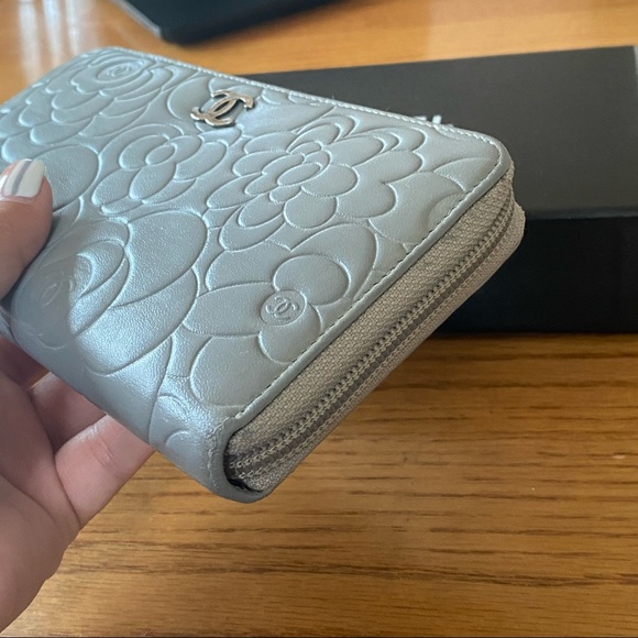 Chanel Camellia Zipped Wallet - Picture 8 of 11